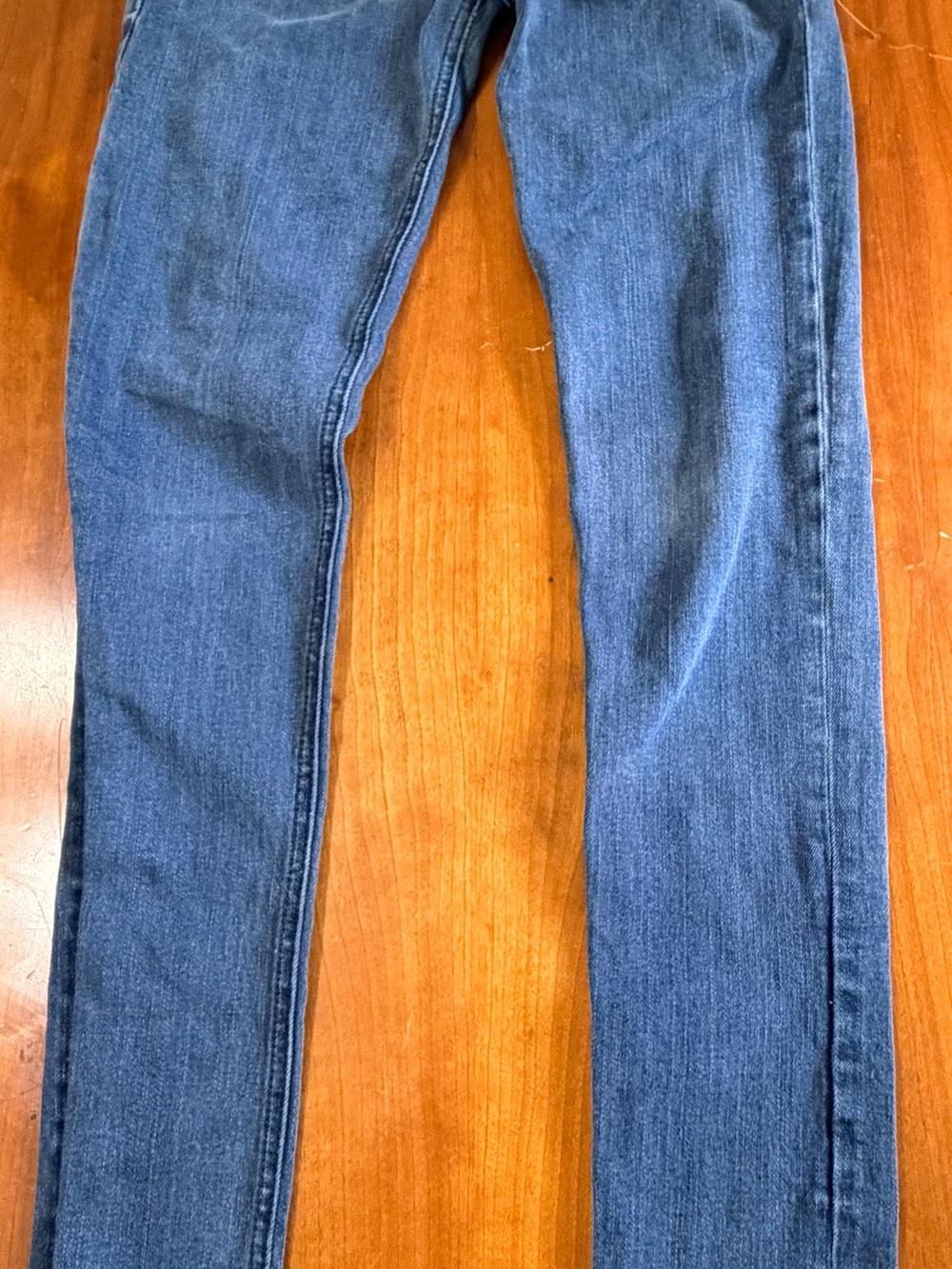 Hollister Womans 3R Straight Jeans in Dark Blue Wash